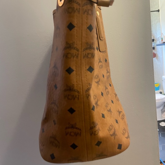 Medium MCM Tote - Picture 5 of 6